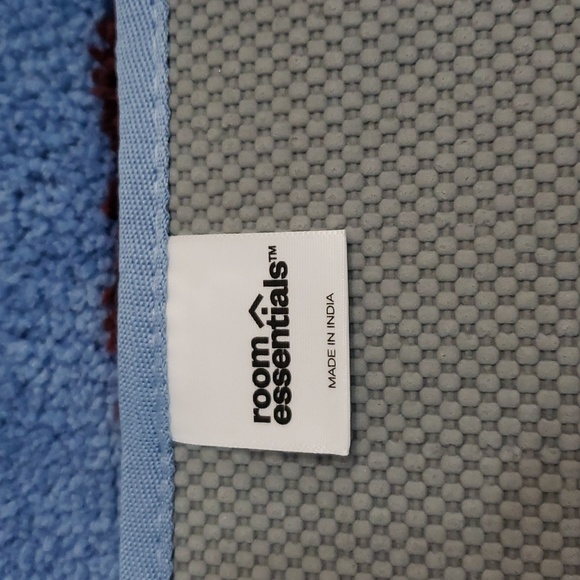 ROOM ESSENTIALS BATH RUG - Picture 5 of 6